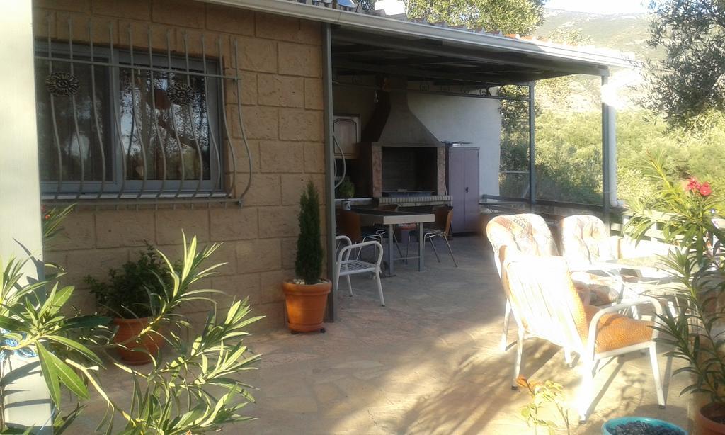 Sunny Holiday Home Каламата Экстерьер фото